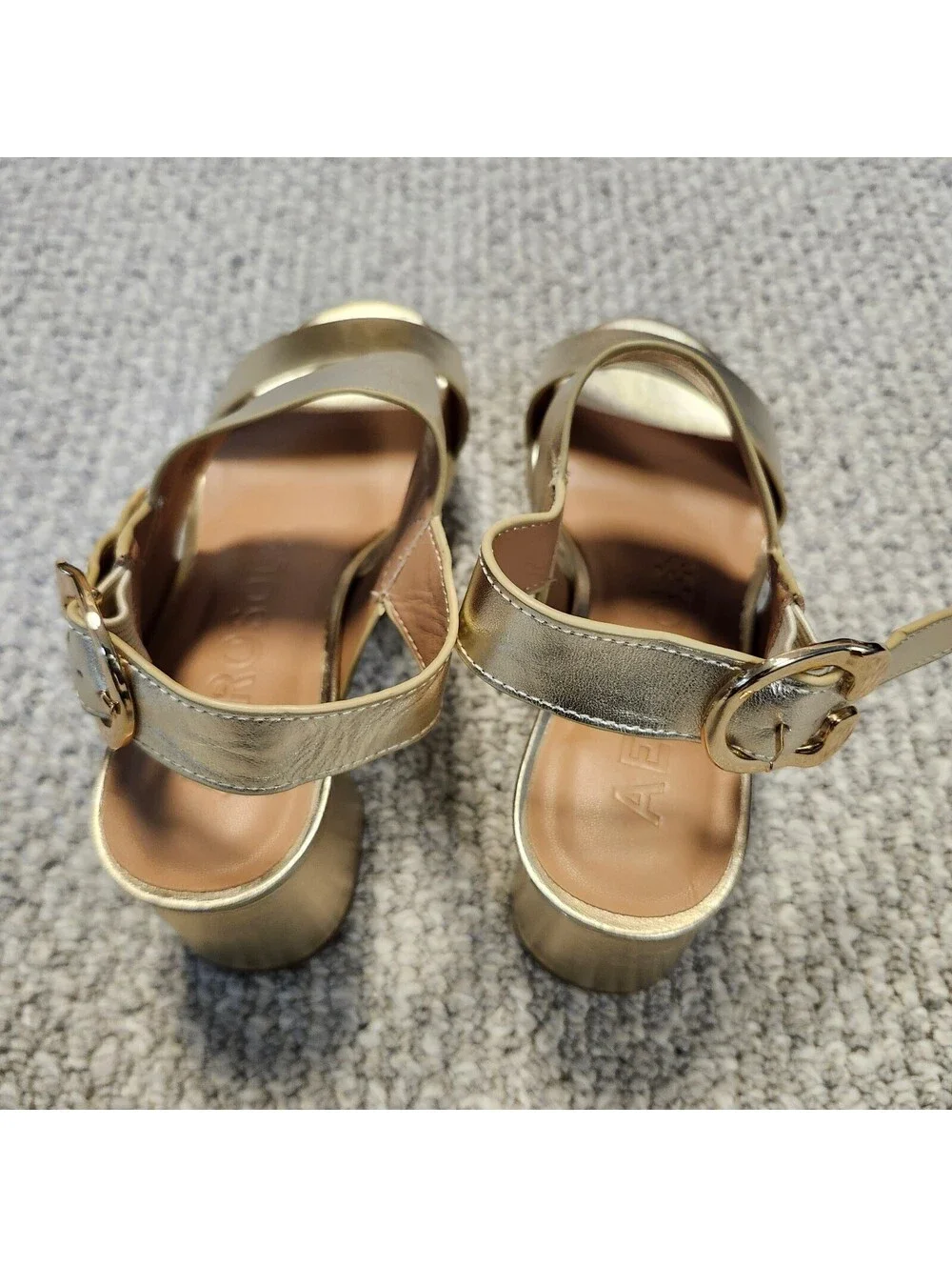 Aerosoles Camera Gold Leather Upper Heel Sandals Size 6M